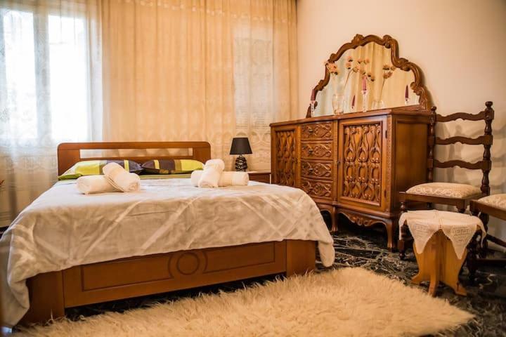 Traditional Antique Deco House กาลัมปากา ภายนอก รูปภาพ