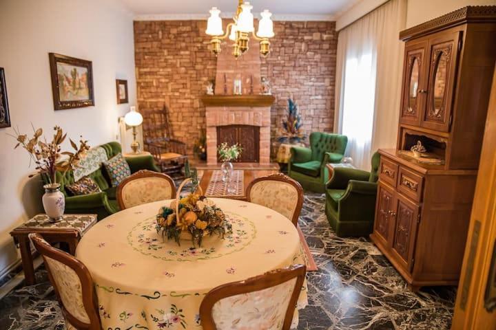Traditional Antique Deco House กาลัมปากา ภายนอก รูปภาพ