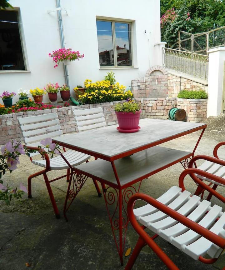 Traditional Antique Deco House กาลัมปากา ภายนอก รูปภาพ